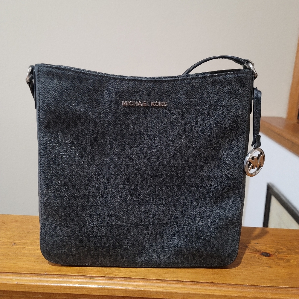 Michael Kors Jet Set NS Travel Messenger Purse